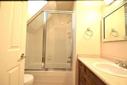 Hallway Photo of 610 Robinson Street, Coquitlam, BC