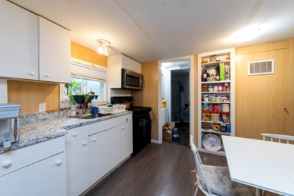 Guest Bathroom Photo of 320 Holmes Street, New Westminster, BC
