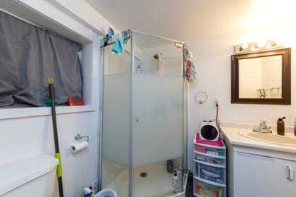 Powder Room Photo of 320 Holmes Street, New Westminster, BC
