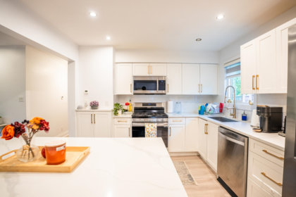 Guest Bathroom Photo of 20955 118 Avenue, Maple Ridge, BC