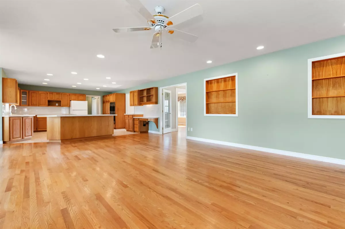 Breakfast Nook Photo of 47083 Bell Road, Chilliwack, BC