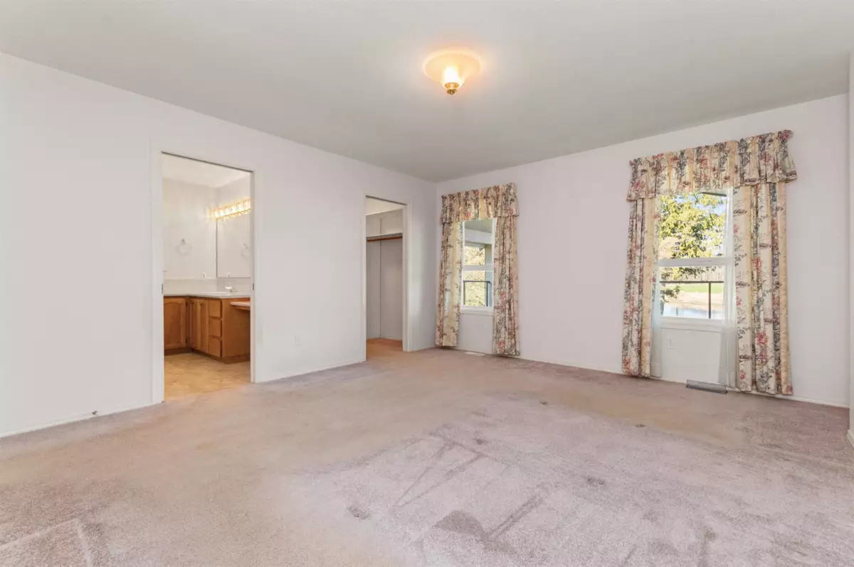 Hallway Photo of 47083 Bell Road, Chilliwack, BC