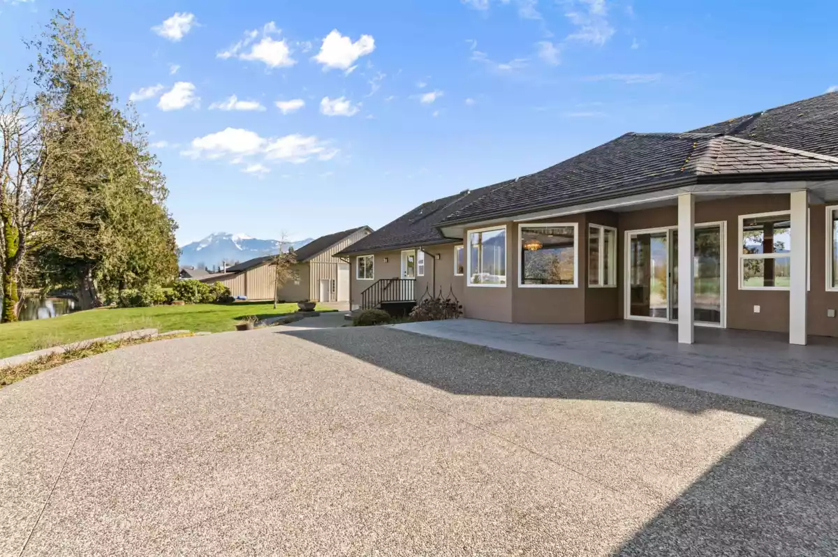 Hot Tub / Spa Photo of 47083 Bell Road, Chilliwack, BC