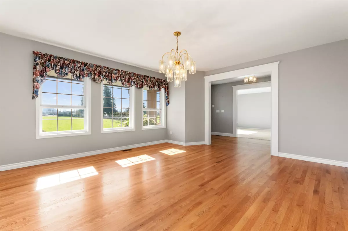 Primary Bathroom Photo of 47083 Bell Road, Chilliwack, BC