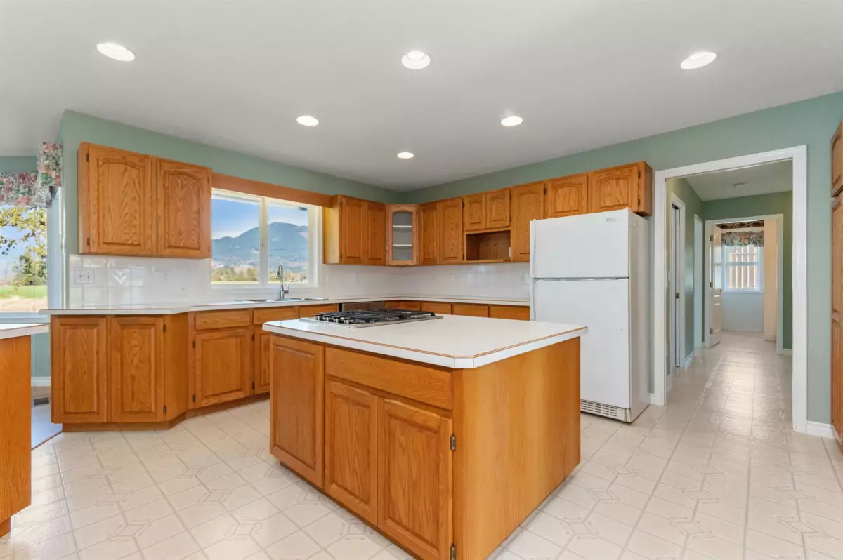 Walk-In Closet Photo of 47083 Bell Road, Chilliwack, BC