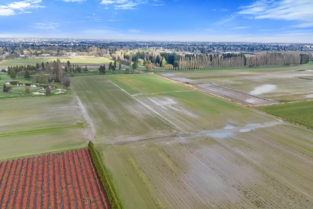 Family Room Photo of 12371 Garden City Road, Richmond, BC