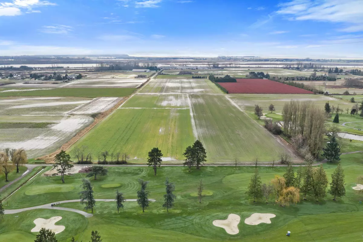 Kitchen Island Photo of 12371 Garden City Road, Richmond, BC