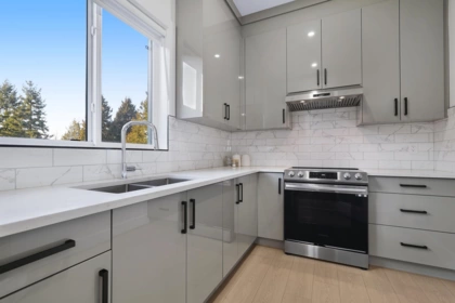 Breakfast Nook Photo of 15037 87b Avenue, Surrey, BC