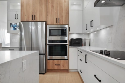 Kitchen Island Photo of 15037 87b Avenue, Surrey, BC