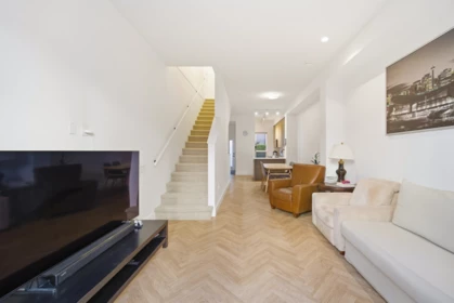 16 9735 University Crescent, Burnaby, BC