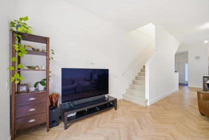 16 9735 University Crescent, Burnaby, BC
