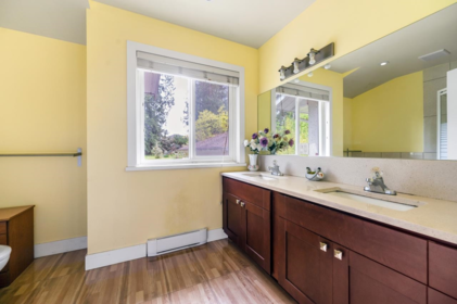 Primary Bathroom Photo of 7814 Rosewood Street, Burnaby, BC