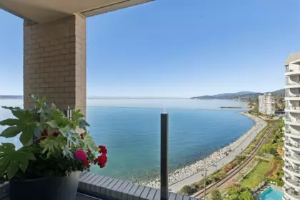 9 2250 Bellevue Avenue, West Vancouver, BC