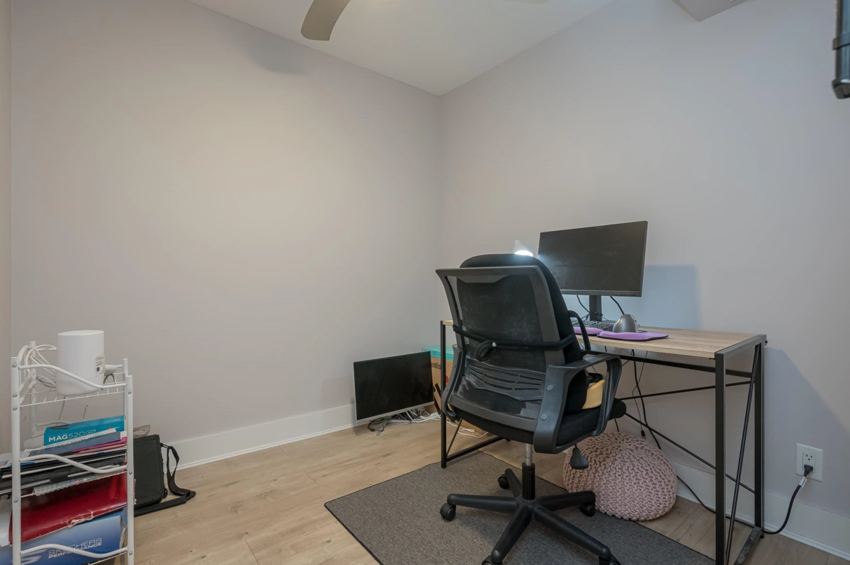 Entry Foyer Photo of 235 2233 Mckenzie Road, Abbotsford, BC