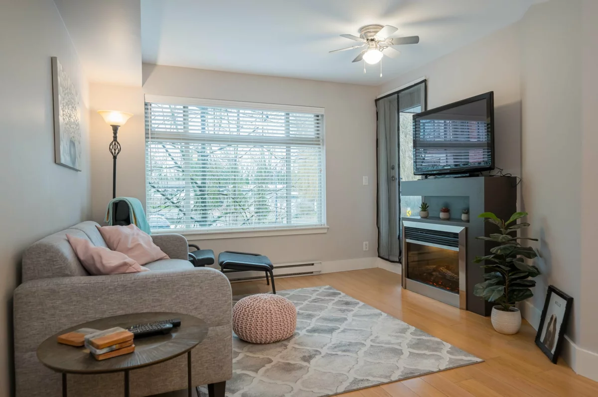 Kitchen Island Photo of 235 2233 Mckenzie Road, Abbotsford, BC