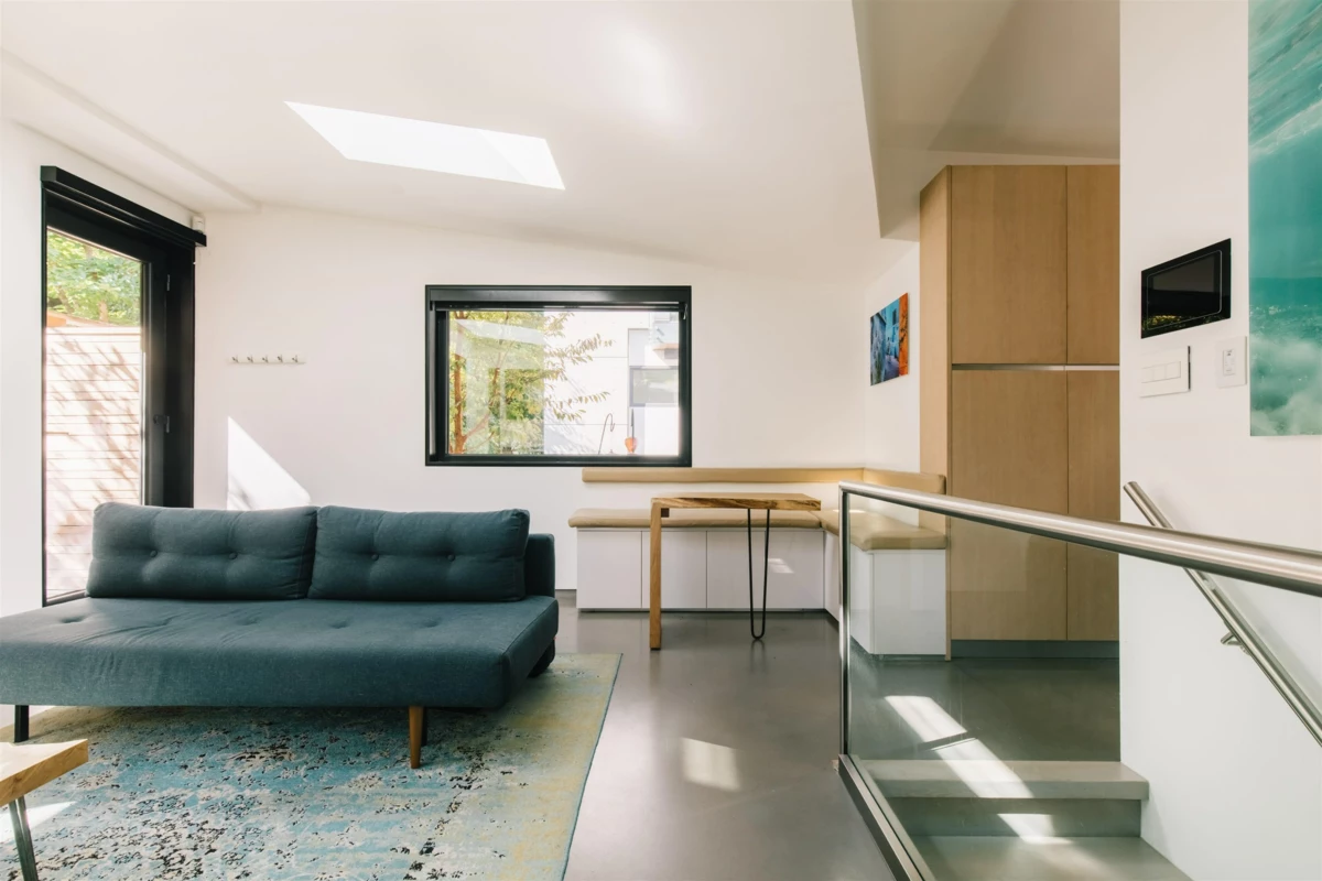 Hallway Photo of 5038 Arbutus Street, Vancouver, BC