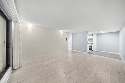 Kitchen Photo of 110 15238 100 Avenue, Surrey, BC
