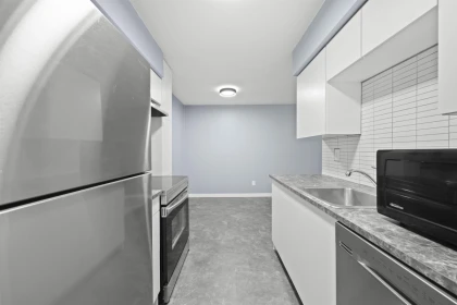 Primary Bathroom Photo of 110 15238 100 Avenue, Surrey, BC