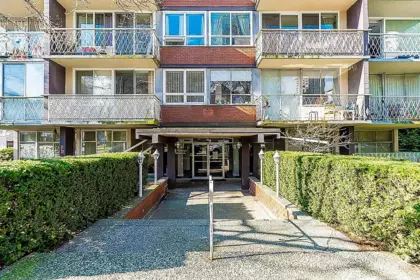 Entry Foyer Photo of 402 1100 Harwood Street, Vancouver, BC