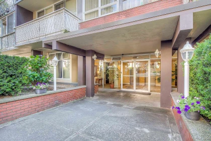 Hallway Photo of 402 1100 Harwood Street, Vancouver, BC