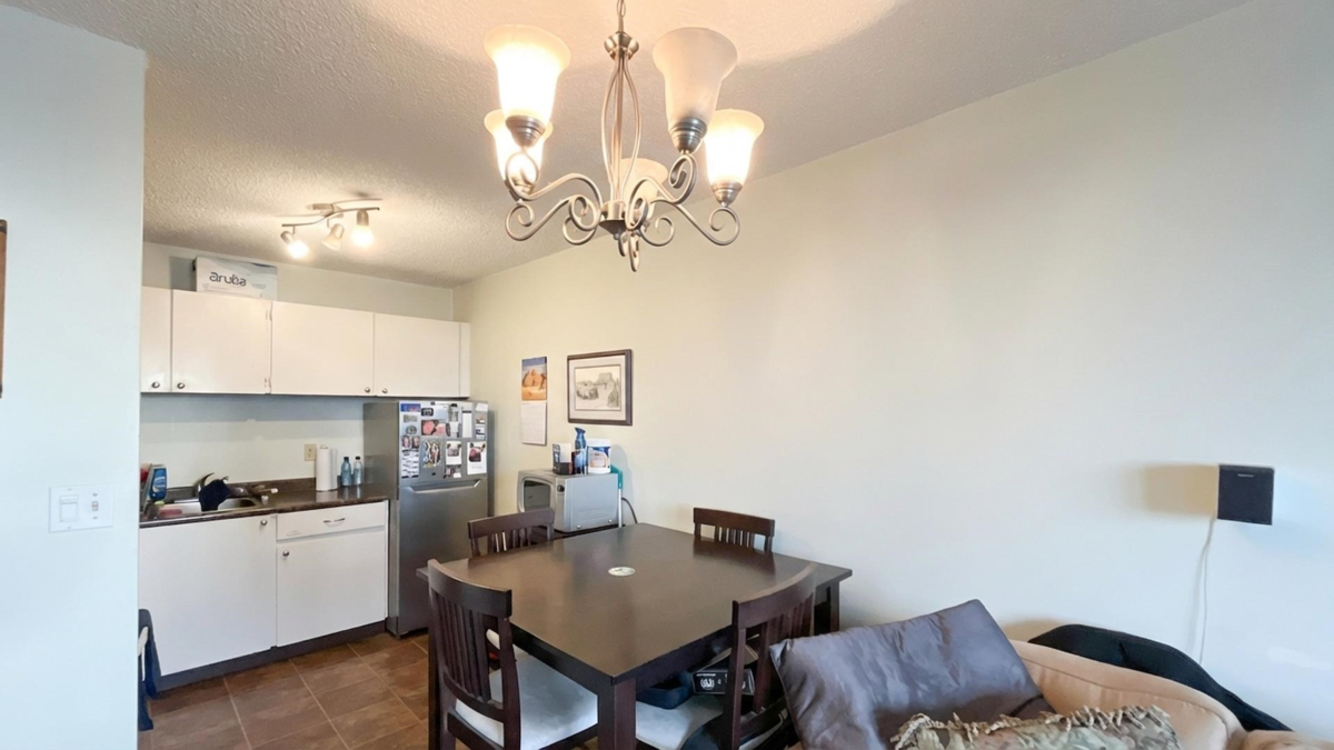 Guest Bathroom Photo of 708 145 St. Georges Avenue, North Vancouver, BC