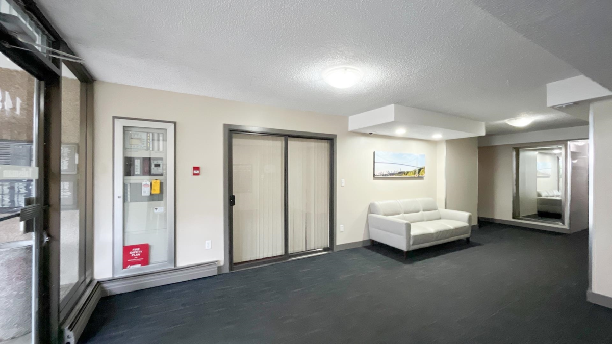 Primary Bathroom Photo of 708 145 St. Georges Avenue, North Vancouver, BC