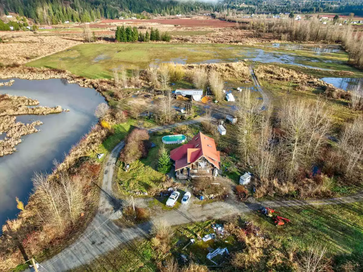 Garage Interior Photo of 34995 Dale Road, Mission, BC