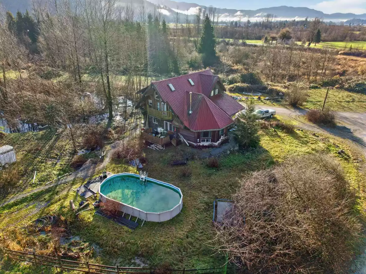 Laundry Room Photo of 34995 Dale Road, Mission, BC