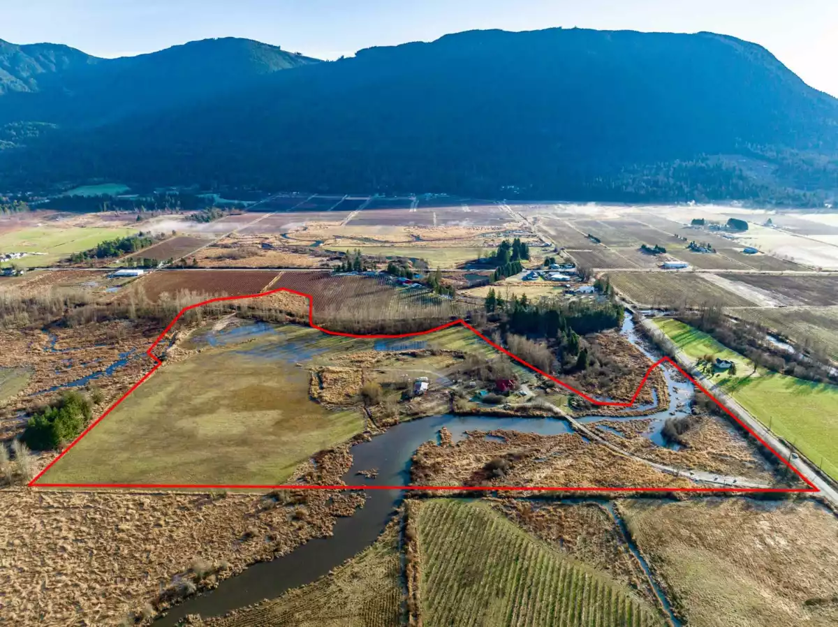 Living Room Photo of 34995 Dale Road, Mission, BC