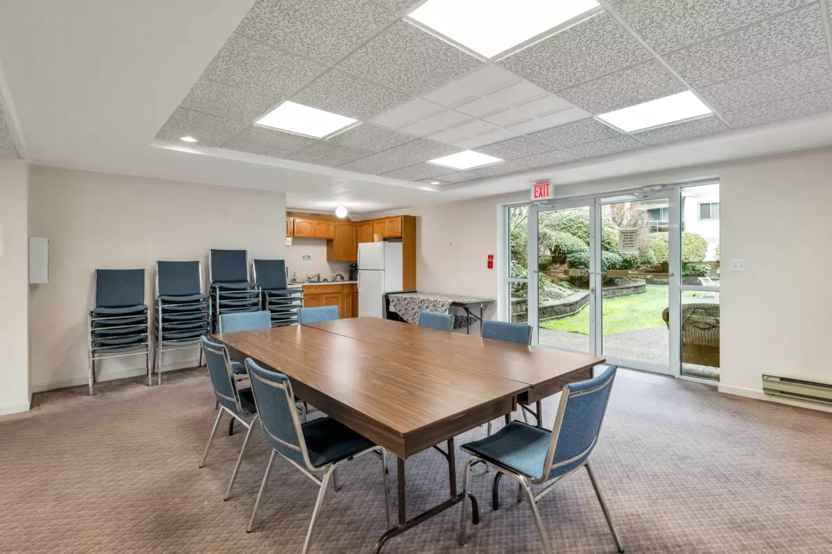 Front Yard Photo of 215 33090 George Ferguson Way, Abbotsford, BC