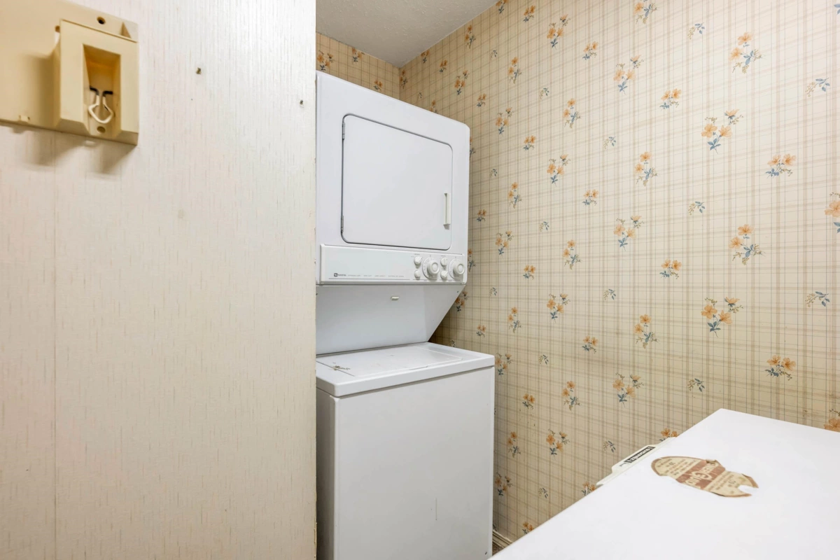 Hallway Photo of 215 33090 George Ferguson Way, Abbotsford, BC