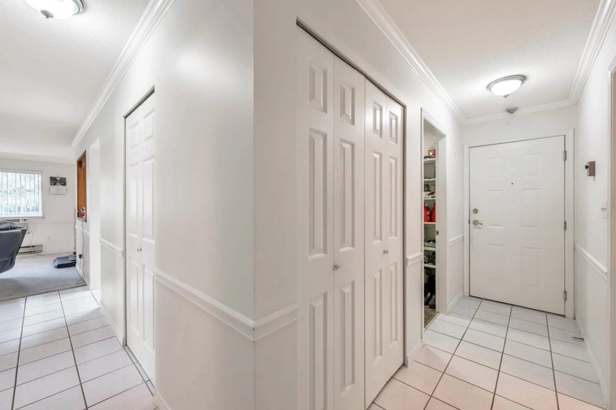 Mudroom Photo of 215 33090 George Ferguson Way, Abbotsford, BC