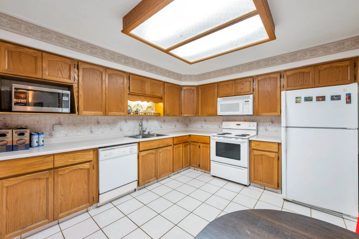 Primary Bathroom Photo of 215 33090 George Ferguson Way, Abbotsford, BC