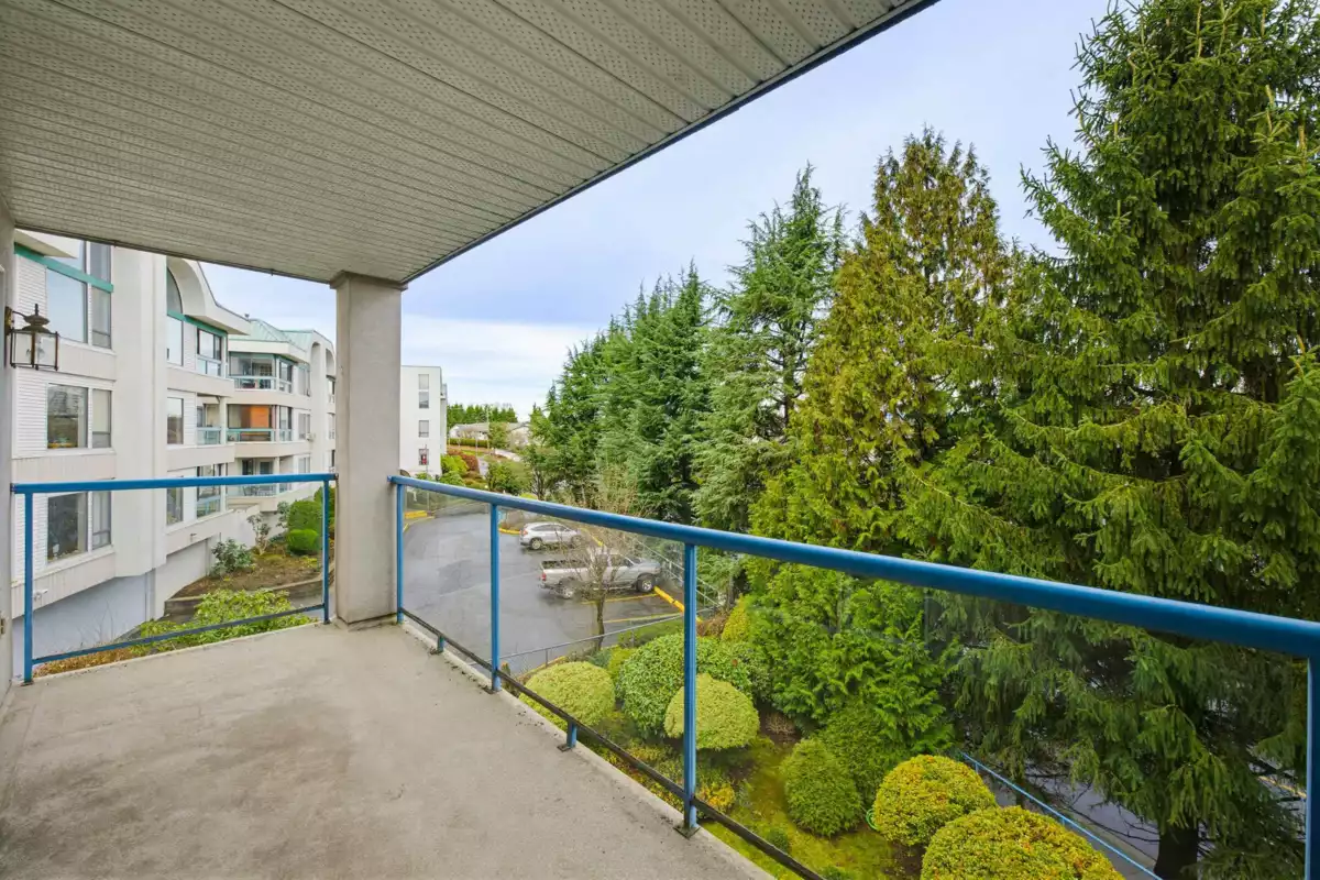Staircase Photo of 215 33090 George Ferguson Way, Abbotsford, BC