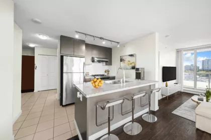 506 6688 Arcola Street, Burnaby, BC, Highgate — 2 bed apartment/condo for sale