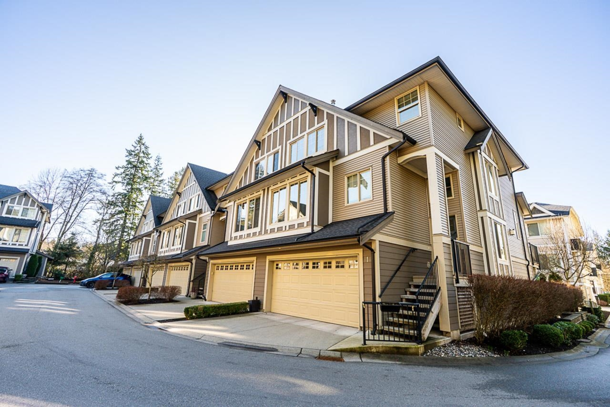 Living Room Photo of 2 9590 216 Street, Langley, BC