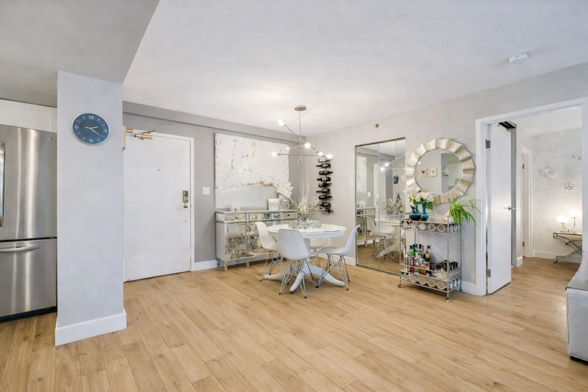 Bedroom 3 Photo of 505 488 Helmcken Street, Vancouver, BC