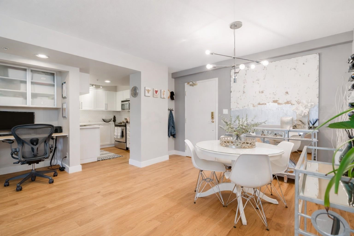 Breakfast Nook Photo of 505 488 Helmcken Street, Vancouver, BC