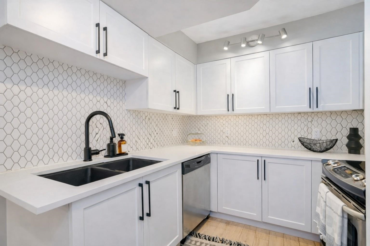 Kitchen Photo of 505 488 Helmcken Street, Vancouver, BC