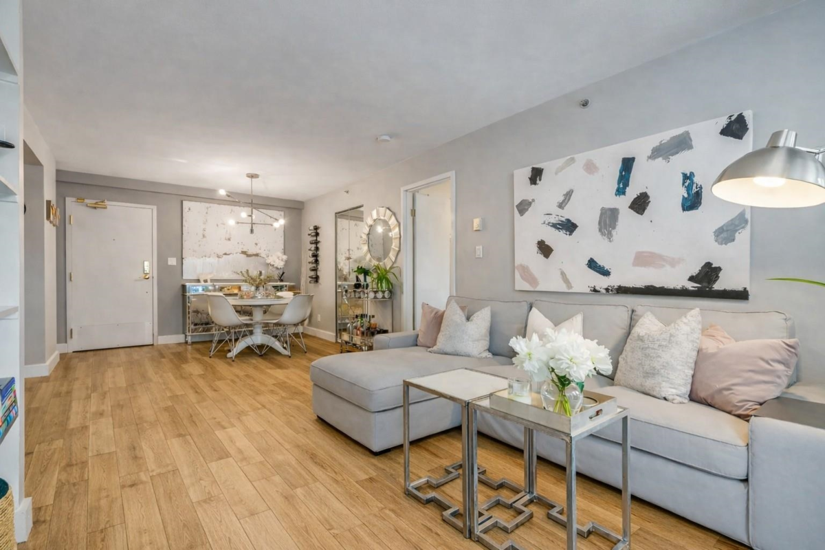 Living Room Photo of 505 488 Helmcken Street, Vancouver, BC