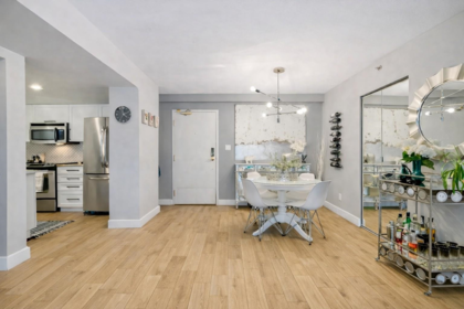 Kitchen Island Photo of 505 488 Helmcken Street, Vancouver, BC
