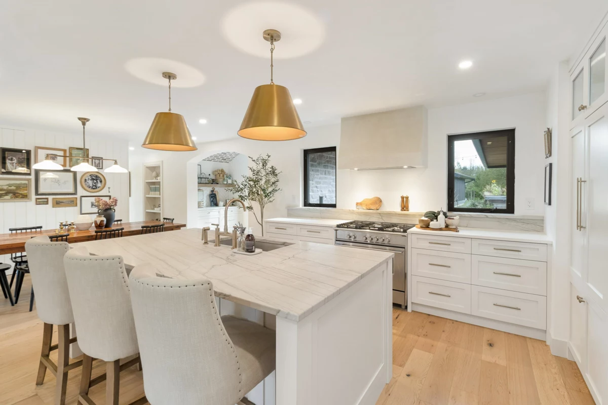 Guest Bathroom Photo of 33496 Ihles Avenue, Mission, BC