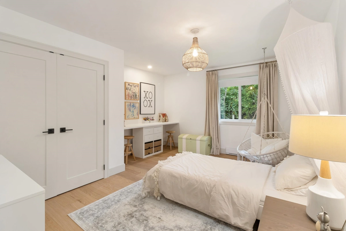 Hallway Photo of 33496 Ihles Avenue, Mission, BC