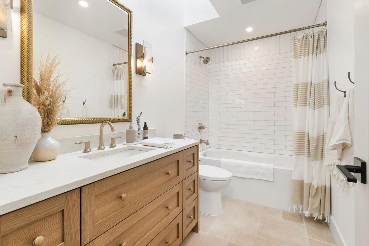 Mudroom Photo of 33496 Ihles Avenue, Mission, BC