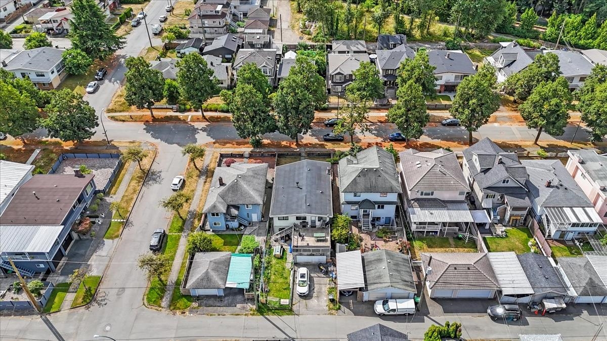 Kitchen Island Photo of 2593 E 25th Avenue, Vancouver, BC