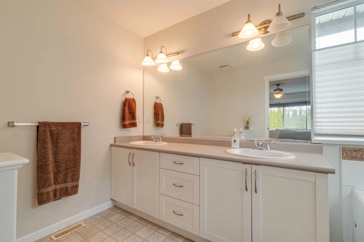 Dining Area Photo of 20199 70a Avenue, Langley, BC