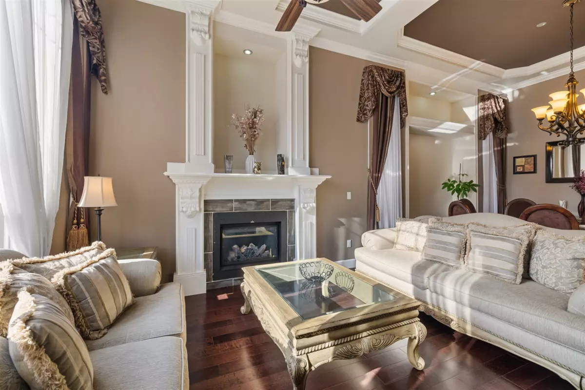 Family Room Photo of 14149 76 Avenue, Surrey, BC