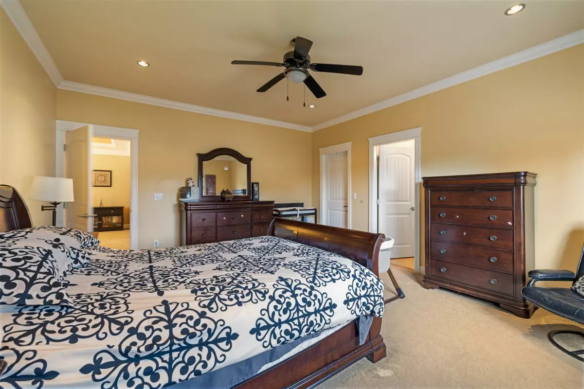 Hallway Photo of 14149 76 Avenue, Surrey, BC