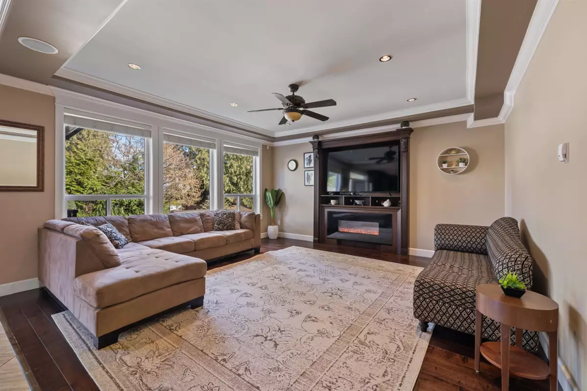 Kitchen Photo of 14149 76 Avenue, Surrey, BC