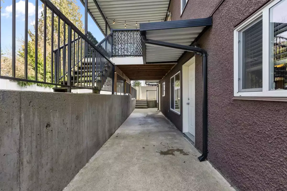 Outdoor Kitchen Photo of 14149 76 Avenue, Surrey, BC
